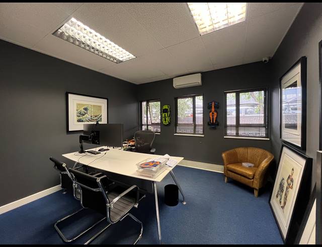 221M² OFFICE TO LET IN HYDE PARK